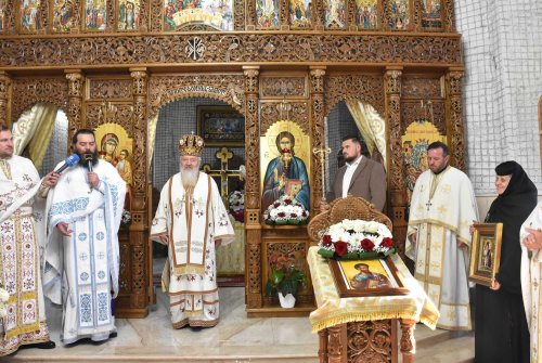 Sfântul Apostol şi Evanghelist Luca prăznuit la Mănăstirea Dobric  Poza 272929
