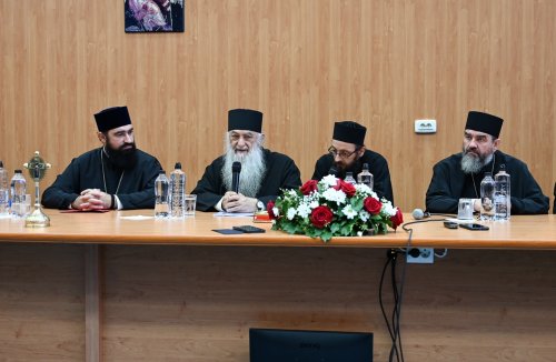 Conferințe susţinute de arhimandritul Zaharia Zaharou în Episcopia Devei şi Hunedoarei Poza 273061