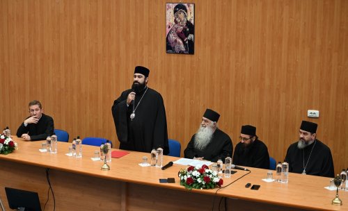 Conferințe susţinute de arhimandritul Zaharia Zaharou în Episcopia Devei şi Hunedoarei Poza 273064