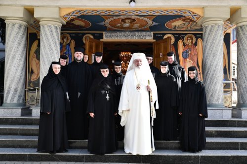 Patriarhul României a vizitat căminul pentru vârstnici de la Mănăstirea Christiana Poza 273219