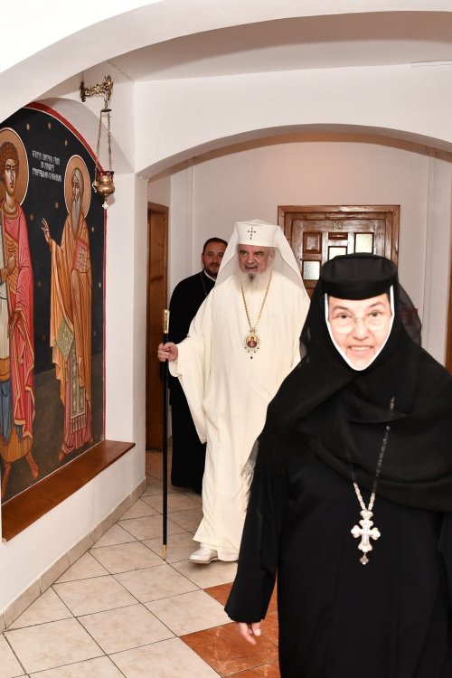Patriarhul României a vizitat căminul pentru vârstnici de la Mănăstirea Christiana Poza 273246