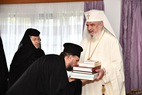 Patriarhul României a vizitat căminul pentru vârstnici de la Mănăstirea Christiana Poza 273262