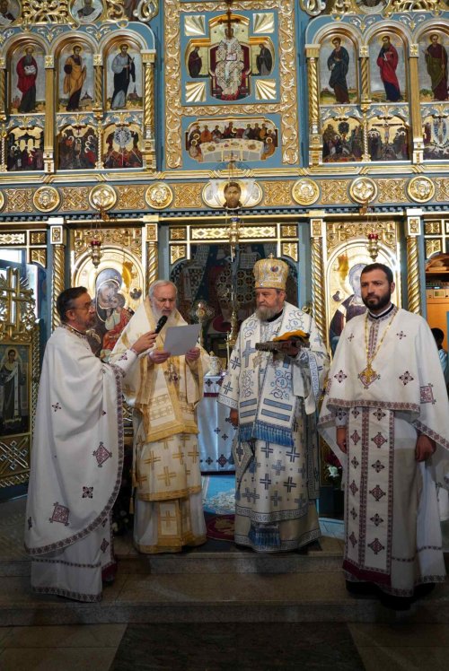 Liturghie arhierească în Biserica „Învierea Domnului” din Viena Poza 273358