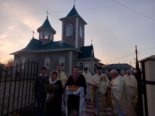 Ierarhul de Bălți a sfințit biserica din satul Chetrosu, raionul Drochia Poza 273526