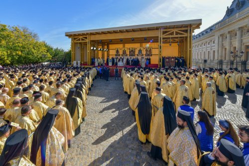 Începutul hramului de toamnă al Catedralei Patriarhale Poza 273627
