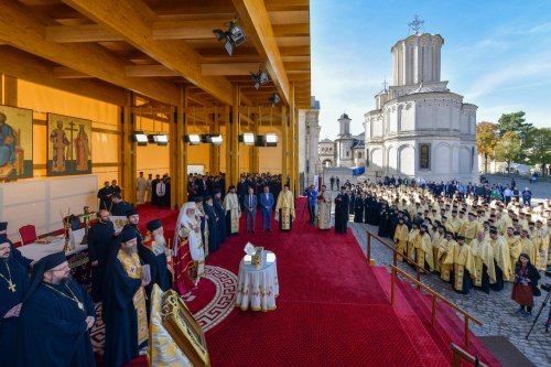Începutul hramului de toamnă al Catedralei Patriarhale Poza 273628