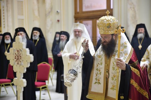 Ședință de lucru a Sfântului Sinod la Palatul Patriarhiei Poza 273942