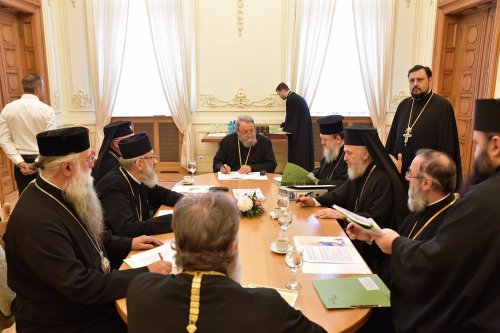 Ședință de lucru a Sfântului Sinod la Palatul Patriarhiei Poza 273990