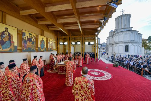 Slujba Privegherii în cinstea Mucenicului Dimitrie pe Colina Patriarhiei Poza 274049