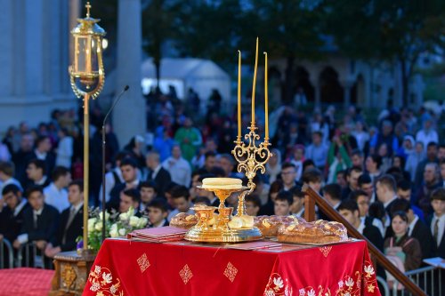 Slujba Privegherii în cinstea Mucenicului Dimitrie pe Colina Patriarhiei Poza 274062