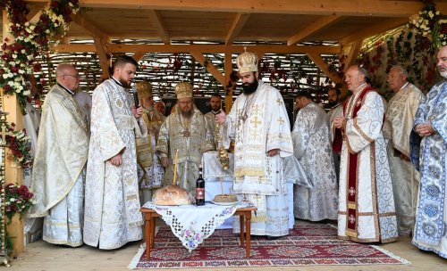 Biserica „Sfântul Ioan Botezătorul” din Hunedoara a fost târnosită Poza 274099