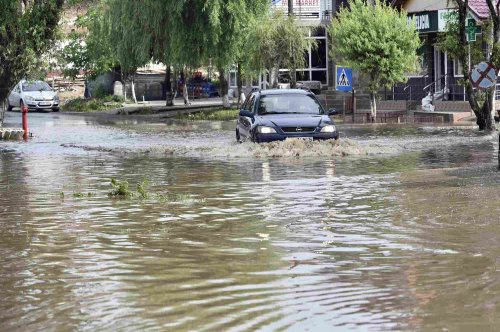 România este foarte vulnerabilă la inundaţii şi la secetă Poza 274080
