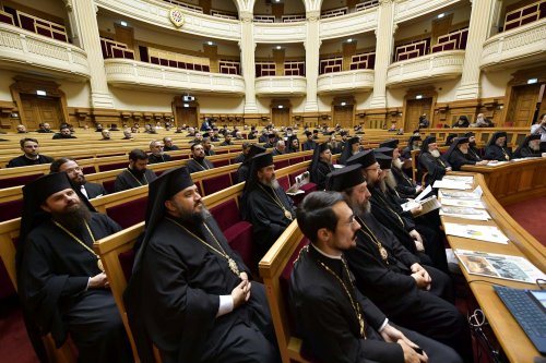 Sfântul Sinod s-a reunit în ședință solemnă la Palatul Patriarhiei Poza 274204
