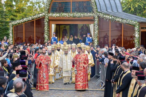 „Tot pământul este plin de minunile Sfântului Mare Mucenic Dimitrie” Poza 274112