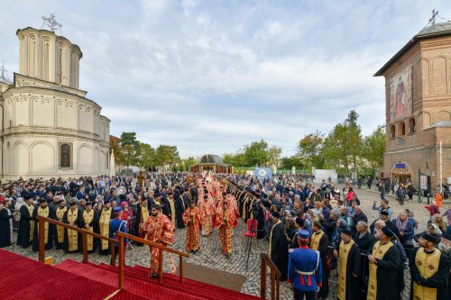 „Tot pământul este plin de minunile Sfântului Mare Mucenic Dimitrie” Poza 274113