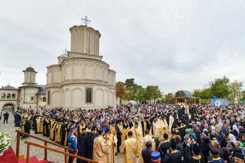 Capitala şi-a cinstit cu evlavie Sfântul Ocrotitor Poza 274443