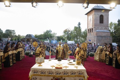 Sfântul Cuvios Dimitrie cel Nou, făcător de minuni și ocrotitor al Bucureștilor Poza 274434