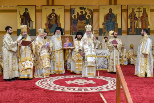 Moaştele Mucenicului Dimitrie şi moaştele Monahului Dimitrie venerate la Catedrala Patriarhală din Bucureşti Poza 274632