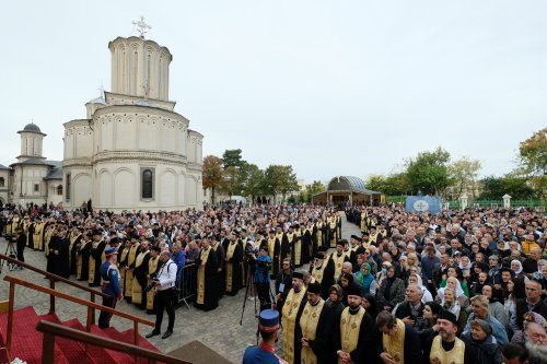 Moaştele Mucenicului Dimitrie şi moaştele Monahului Dimitrie venerate la Catedrala Patriarhală din Bucureşti Poza 274633