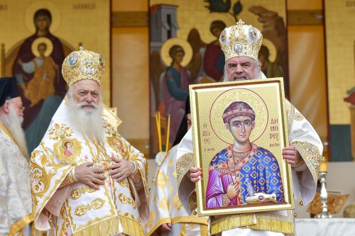 Moaştele Mucenicului Dimitrie şi moaştele Monahului Dimitrie venerate la Catedrala Patriarhală din Bucureşti Poza 274634