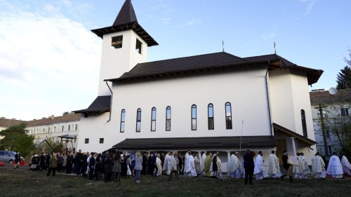 Biserica Parohiei Făgăraș-Gară a fost sfințită Poza 274840