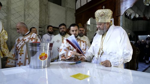 Biserica Parohiei Făgăraș-Gară a fost sfințită Poza 274841