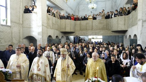 Biserica Parohiei Făgăraș-Gară a fost sfințită Poza 274843