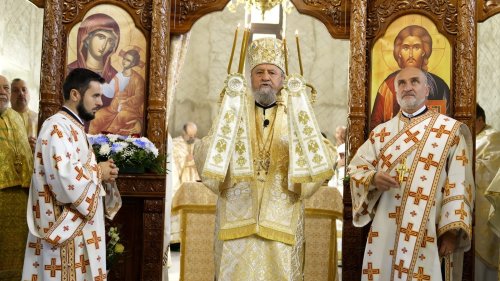 Biserica Parohiei Făgăraș-Gară a fost sfințită Poza 274844