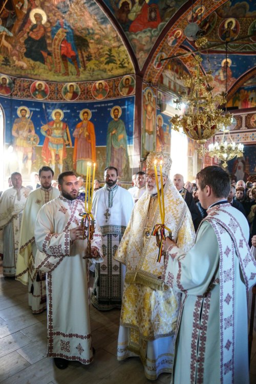 Sfințirea unei biserici istorice din județul Argeș  Poza 274856