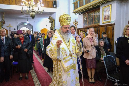 Slujire arhierească la Biserica „Sfântul Dumitru” din Huși Poza 274996