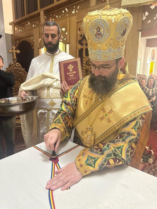 Sfințirea unei noi biserici românești în Spania Poza 275080
