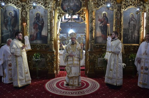Slujire în vechea catedrală de la Oradea Poza 275052