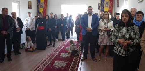 60 de persoane botezate de Arhiepiscopul Alba Iuliei în localitatea Tonciu Poza 275170