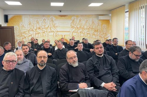 Ședință cu preoții la Protoieria Onești Poza 275410