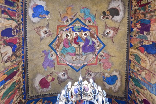 A fost sfințită pictura bisericii parohiei prahovene Valea Crângului Poza 275508
