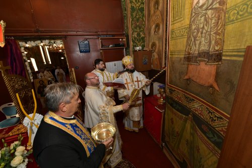A fost sfințită pictura bisericii parohiei prahovene Valea Crângului Poza 275546