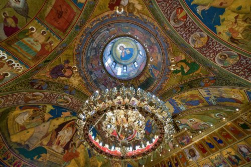 A fost sfințită pictura bisericii parohiei prahovene Valea Crângului Poza 275555