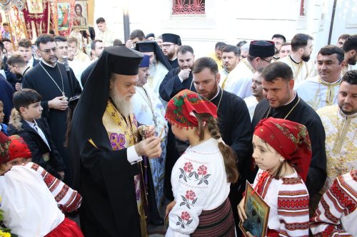 Icoană din Bucovina în pelerinaj la o mănăstire din Bărăgan Poza 275769