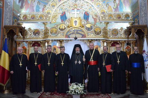 Slujire arhierească şi aniversarea Episcopului Oradiei Poza 275751