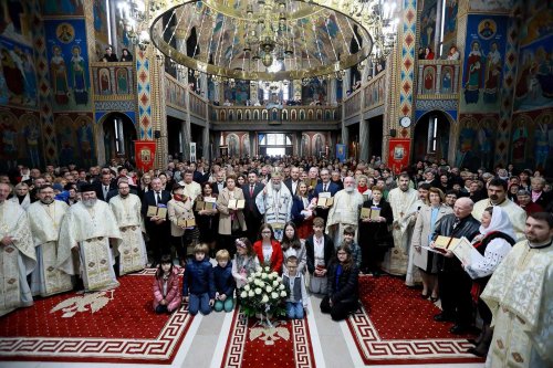 Târnosirea Bisericii „Naşterea Maicii Domnului” Poza 275742