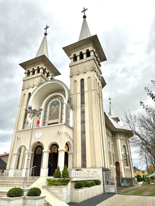Slujire arhierească la Biserica „Sfinţii Arhangheli Mihail şi Gavriil” din Sighetu Marmaţiei Poza 276456
