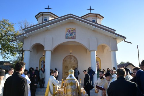Veşmântul harului pentru o nouă biserică din Ilfov Poza 276595