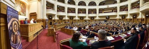 Conferință dedicată artei bisericești la Palatul Patriarhiei Poza 276682