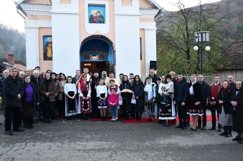 Slujiri arhierești în comunități din județul Caraș-Severin Poza 276704