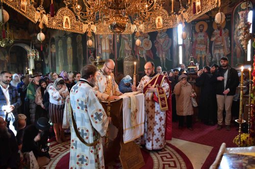 Sfântul Grigorie Palama cinstit în biserica din campusul Universităţii Politehnica Poza 276929