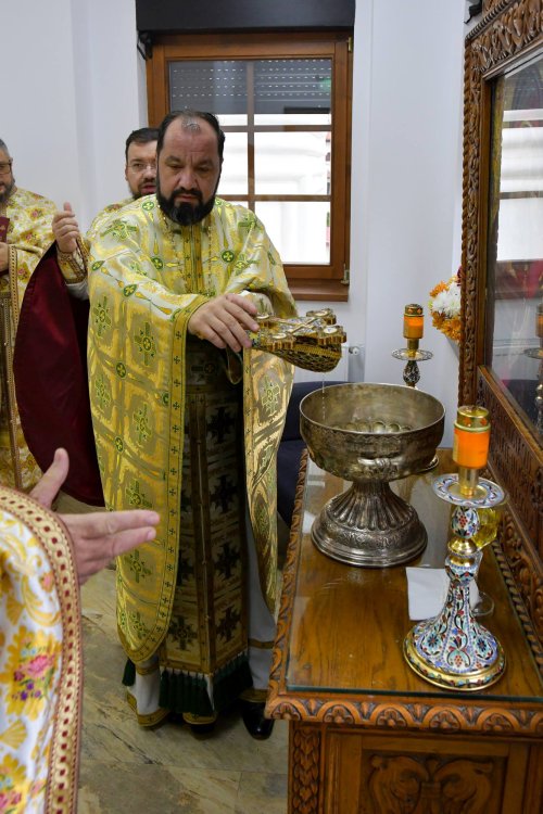 Înnoire și binecuvântare la hramul Parohiei „Șerban Vodă” din București Poza 277133