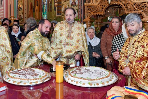 Înnoire și binecuvântare la hramul Parohiei „Șerban Vodă” din București Poza 277159