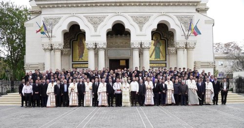 Întrunirea cântăreţilor bisericeşti din Arhiepiscopia Dunării de Jos Poza 277061