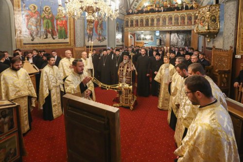 Redeschiderea paraclisului istoric al Seminarului Teologic din Buzău Poza 277058