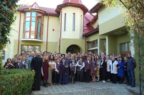 Elevii teologi târgovișteni și-au sărbătorit ocrotitorul spiritual Poza 277341